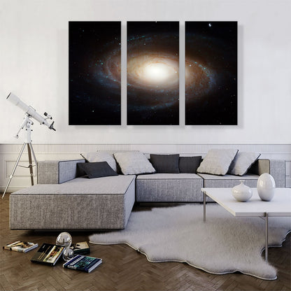 Hubble Telescope Grand Design Spiral Galaxy M81